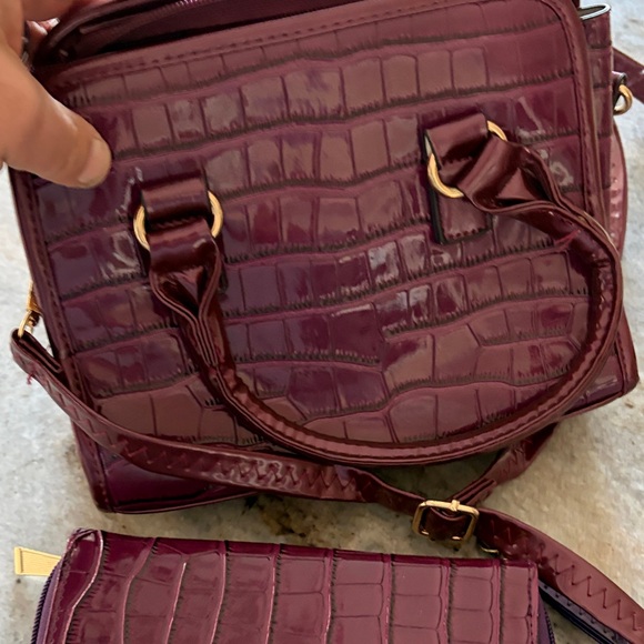 Elegant Burgundy Handbag and Wallet Set great condition - Picture 7 of 8